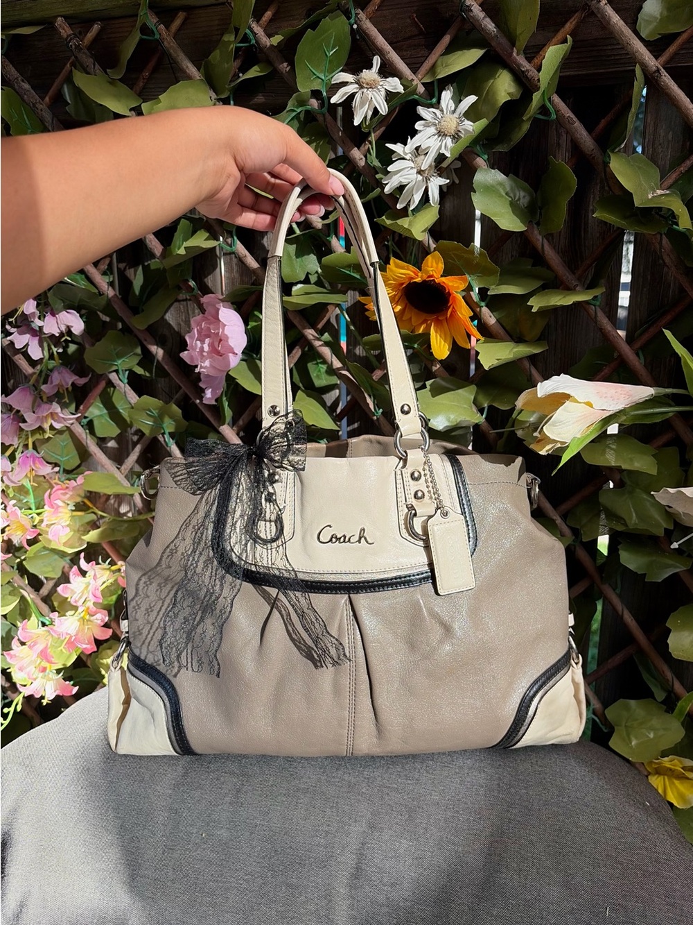 ❗️SOLD DO NOT BUY❗️

Vintage Coach Ashley Bag